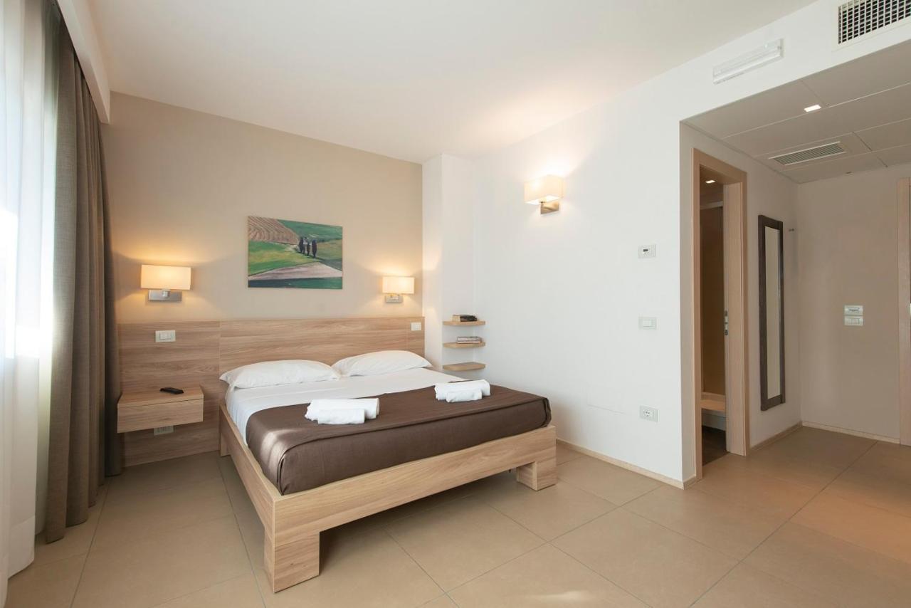 Hotel Dimorae Rooms And Suites - Apartments Civitanova Marche Szoba fotó